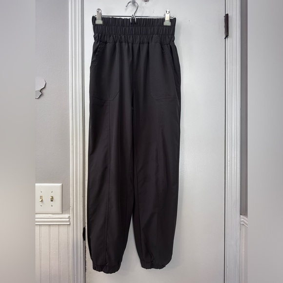 New In Women’s Size Medium Gray High-Waist Jogger Pants - Picture 2 of 12